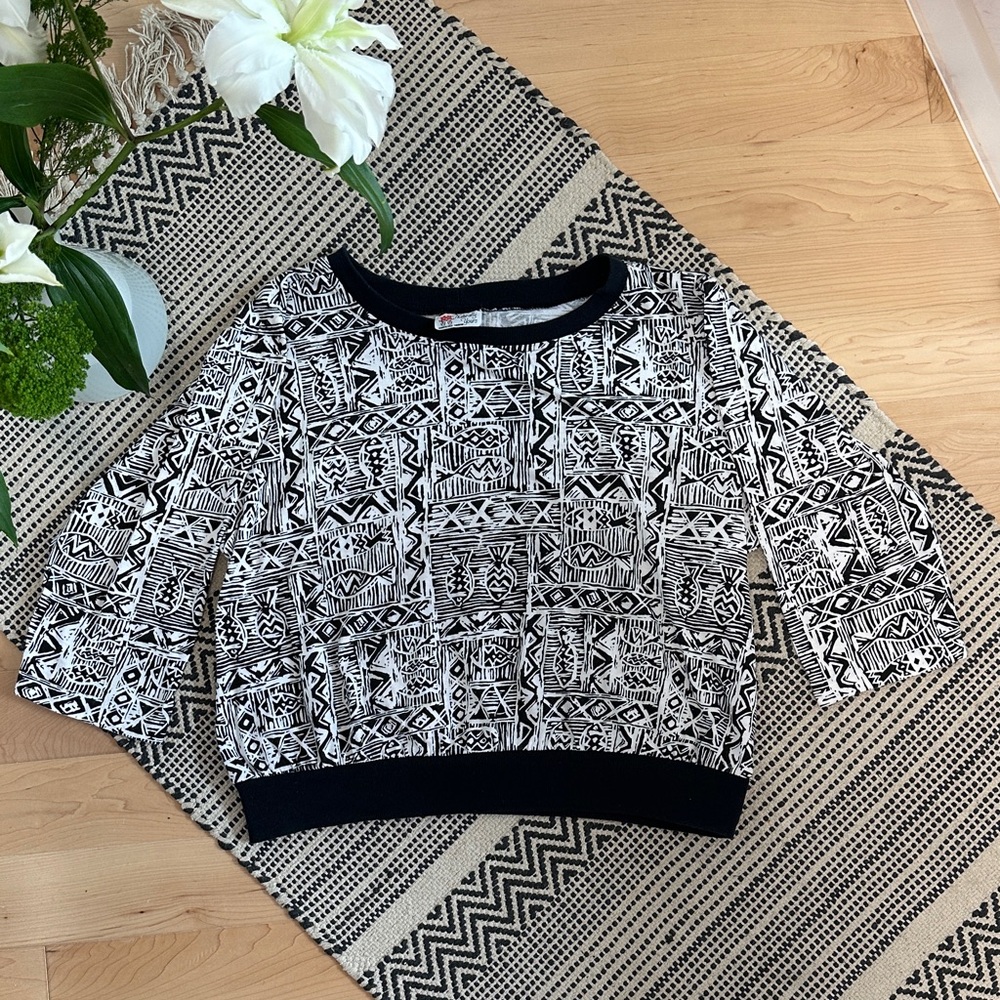 Fun Hawaiian inspired design Black and White shirt with 3/4 length sleeves